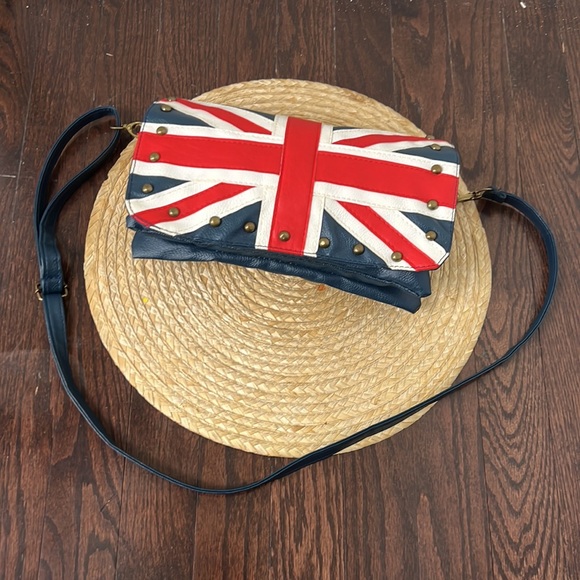 Vintage Minimalist Crossbody Bag - Picture 10 of 16